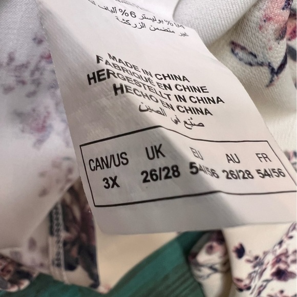 Addition Elle Love & Legend Criss Cross Back Floral Vneck Blouse Size 3x - Picture 10 of 10